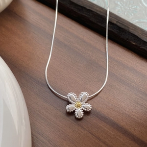 S925 Sterling Silver Daisy Flower Pendant Necklace Minimalist Elegant Snake Bone Chain Jewelry For Women Girls Daily Wear Gift