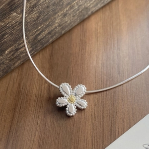 S925 Sterling Silver daisy necklace featuring a gold stamen and elegant snake chain