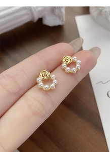 Détails des boucles d'oreilles rose dorée S925 vintage avec accents de perles
