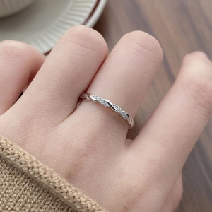 Elegant Mobius S925 sterling silver ring with twisted rope design and pavé cubic zirconia