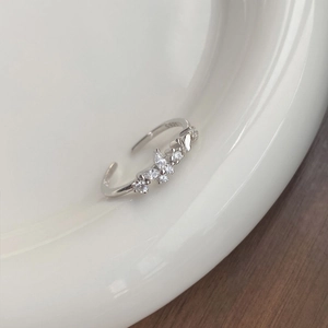 Exquisite S925 sterling silver butterfly ring with sparkling cubic zirconia on ceramic plate