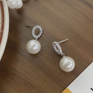 Boucles d'oreilles pendantes en argent S925 avec anneau en diamant et grosse perle blanche