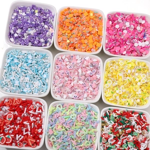 Mezcla colorida de rodajas de arcilla polimérica y lentejuelas para joyería DIY y nail art
