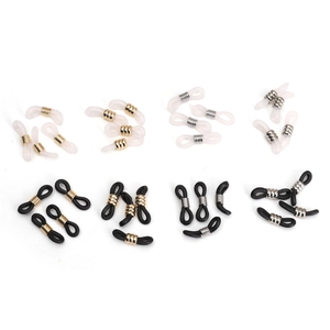 Detalle de conectores de silicona ajustables para cadenas de gafas en oro y plata