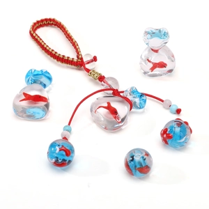 Pendentif en verre fait main avec poisson rouge et perles à motifs d'eau