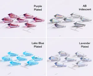 Makro-Detail von facettierten Kristallperlen in Lila, AB, Blau und Violett-Tönen
