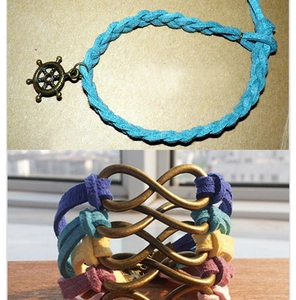 Detalle de pulseras de gamuza trenzada DIY con colgantes de bronce retro