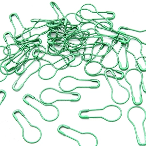 Vue détaillée d'épingles à nourrice gourde vertes en métal pour tricot et étiquetage