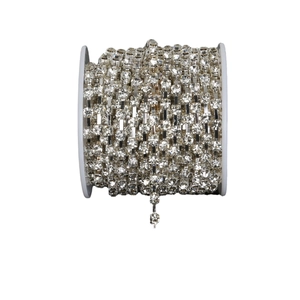 Rotolo di catena di strass in cristallo scintillante su base argento per decorazioni DIY