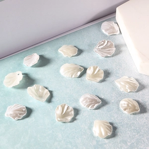 Ciondoli a conchiglia in ABS bianco perlato con fori per gioielli DIY e accessori capelli