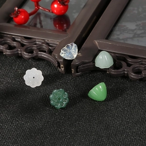 Makroaufnahme von gradienten Lotus-Glasperlen für traditionellen chinesischen Haarschmuck
