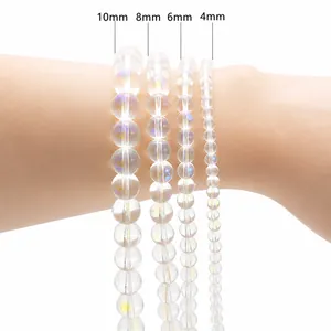 Matte Regenbogen-Glasperlen am Handgelenk im Größenvergleich von 4 mm bis 10 mm