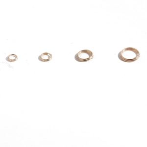 Set van vier maten lichtgoud vergulde dubbele splitringen voor DIY sieraden maken