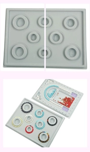 Détail du plateau de design pour perles gris avec rainures de mesure pour bracelets DIY