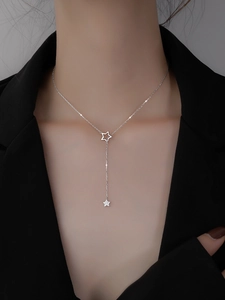 Détail du collier pampille en argent S925 avec étoile ajourée et pendentif pavé brillant