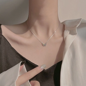 Collier Pendentif Papillon en Argent Sterling 925 Zircone Colorée Doux Bijoux de Luxe Légers pour Femmes Cadeau Élégant pour la Vie Quotidienne Fête Rencontre Pierre Multicolore