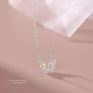 Élégant collier papillon en argent sterling S925 avec zircons colorés en forme de goutte