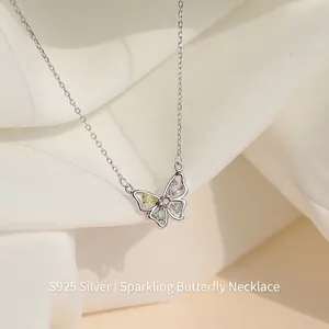 Collier Papillon en Argent S925 avec Zircons Colorés sur Fond de Soie Blanche Élégante