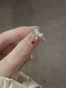 Close-up of S925 sterling silver bow ring with shimmering cubic zirconia stones