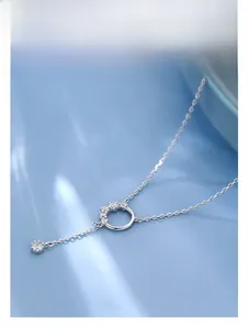 Detailansicht der S925 Sterlingsilber Kranzkette mit glänzenden Zirkonia-Anhängern