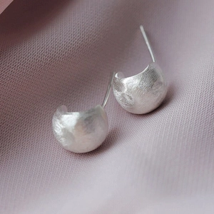 Boucles d'oreilles minimalistes en argent sterling S925 avec finition brossée mate