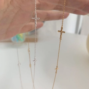 Minimalist S925 sterling silver cross pendant necklace in gold and silver finish