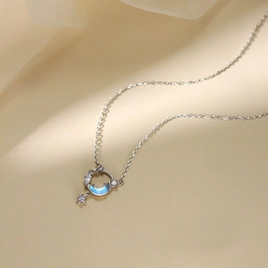 Elegante collar de plata S925 estrella y luna con piedra de luna azul y pequeños diamantes