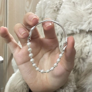 Bracelet en argent sterling S925 avec perles d'eau douce et design en métal liquide