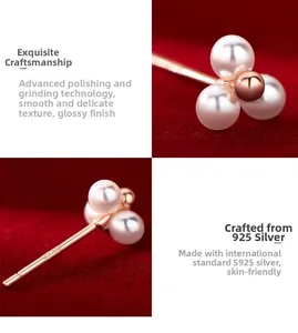 Détail du poinçon S925 argent sterling sur boucles d'oreilles trèfle en perles roses