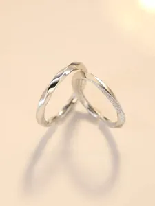 Detail of S925 silver Mobius rings featuring one polished and one frosted glitter band