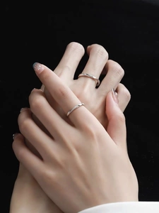 Close-up of S925 sterling silver Mobius rings with polished and frosted textures for couples