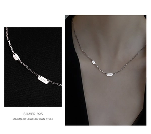 Détails du collier en argent sterling S925 avec pendentifs carrés gravés de lettres LUCKY