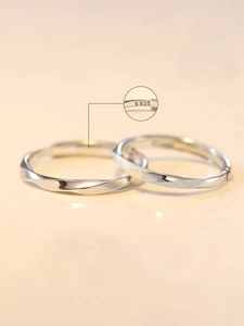 Detail view of S925 sterling silver Mobius rings with polished finish and S925 hallmark