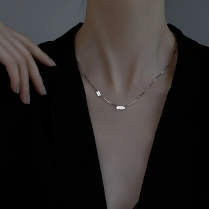 Collier Pendentif Plaque Rectangulaire Lettre Lucky en Argent Sterling 925 Chaîne Minimaliste pour Femme Bijoux Quotidien