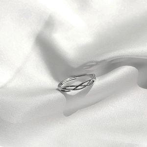 Anello minimalista in argento sterling S925 con design a onde e fascia regolabile