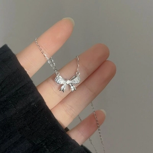 Collana con Fiocco in Argento Sterling 925 Elegante Ciondolo a Fiocco in Zircone Catena da Clavicola per Donna Gioielli Regalo