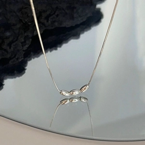 Detailed close-up of S925 sterling silver necklace featuring three smooth oval rice beads