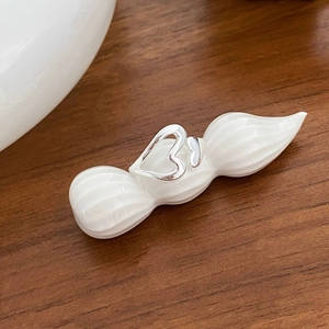 Detailed close-up of S925 sterling silver hollow heart ring on a white porcelain stand