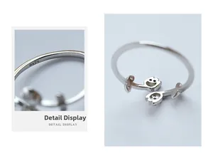 Detaillierte Makroansicht des Tulpenrings aus S925 Sterlingsilber mit Stempel und Smiley