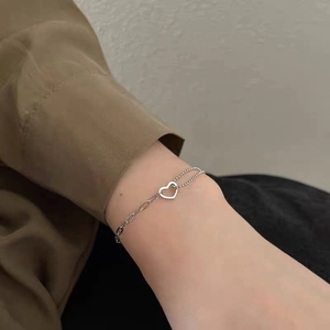 Detail of S925 sterling silver heart bracelet with paperclip and bead chain stitching