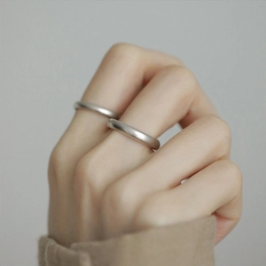 Minimalist S925 sterling silver frosted rings with a matte finish on model's hand