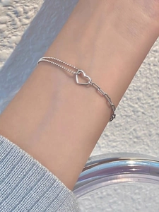 Detail of S925 sterling silver hollow heart bracelet with mixed bead and paperclip chain