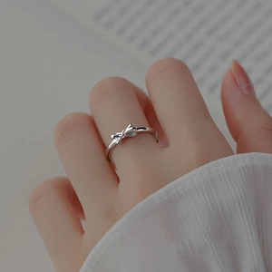 S925 sterling silver bow knot ring worn on index finger with elegant minimalist design
