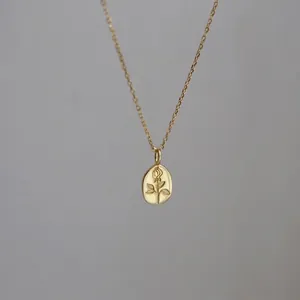 Collana con Pendente a Rilievo Ovale a Forma di Rosa in Argento Sterling 925 Stile Francese Semplice Elegante Catena da Clavicola Gioielli Donna