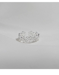 Detailed view of an adjustable S925 sterling silver hollow flower ring with floral motifs