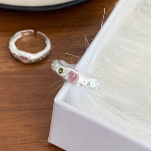 S925 sterling silver open ring with irregular hammer texture and pink heart zircon
