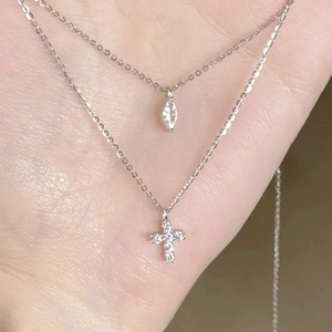 Elegante S925 Sterlingsilber Doppelhalskette mit Kreuz und Marquise-Stein-Anhängern