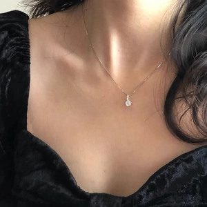 Elegant S925 sterling silver solitaire pendant necklace with sparkling round diamond on a box chain