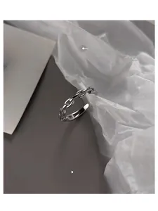 Detailed view of S925 sterling silver chain link ring with adjustable open band design