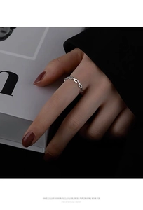 Close-up of S925 sterling silver chain ring with minimalist industrial link design
